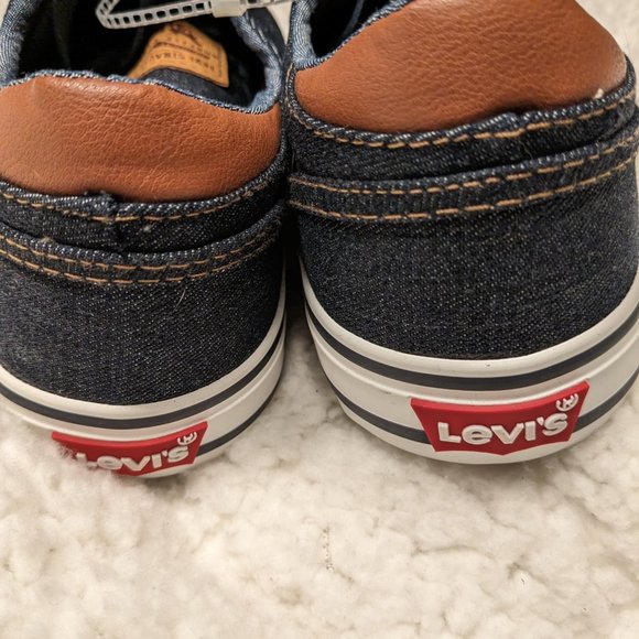 NWT Levi's Denim Leather Accent Sneakers Size 9W - Picture 5 of 6